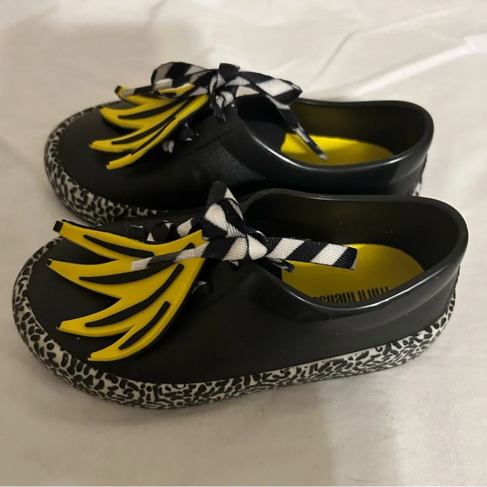 Mini Melissa Street Fabula Kids Sneakers Black/Yellow-Banana Size 8 NWOT